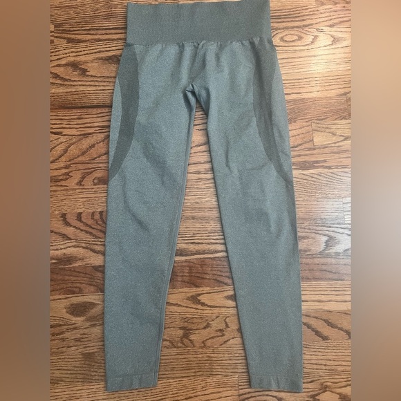 NVGTN Forest Green Contour Seamless Leggings
Size Medium - Picture 5 of 7